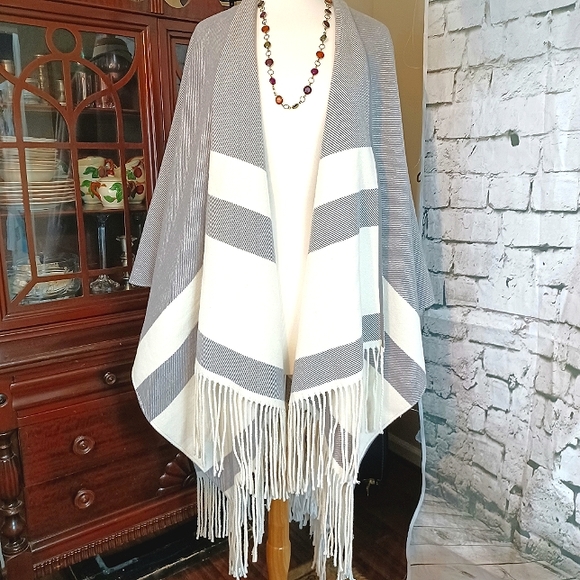 EUC! Reduced price due to Redford’s passing. Sundance Softest Blanket wrap - Picture 1 of 6